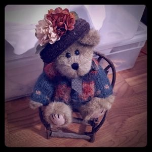 Boyd's Bear Aunt Danny Fremont Bear w/ Chair